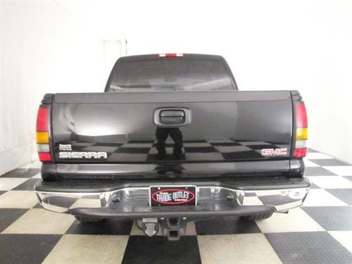 GMC Sierra 2005 photo 2