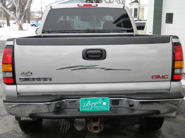 GMC Sierra 2005 photo 2