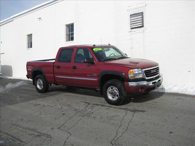 GMC Sierra 2005 photo 2