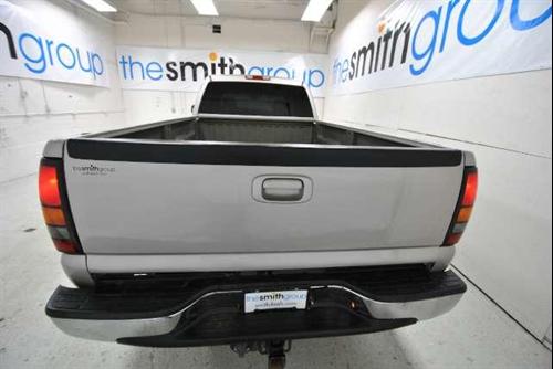 GMC Sierra 2005 photo 2