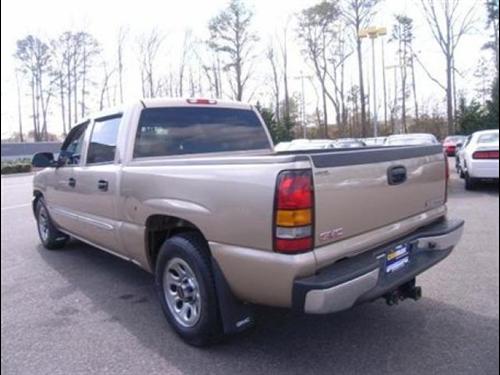 GMC Sierra 2005 photo 2