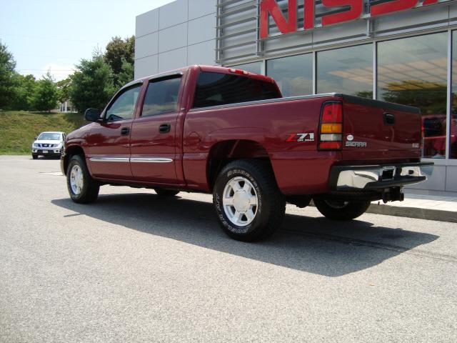 GMC Sierra 2005 photo 2