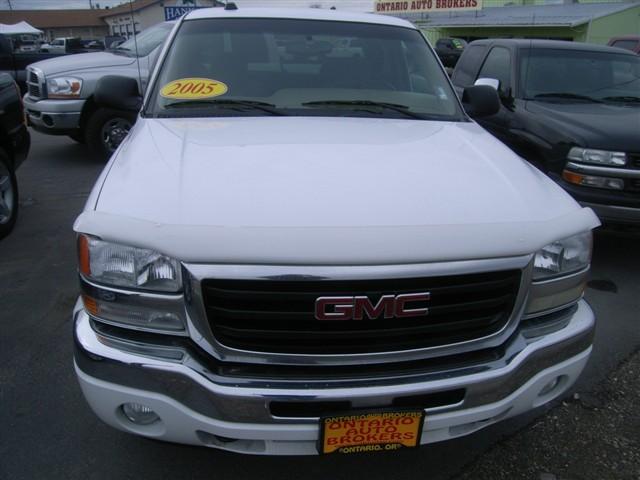 GMC Sierra 2005 photo 2
