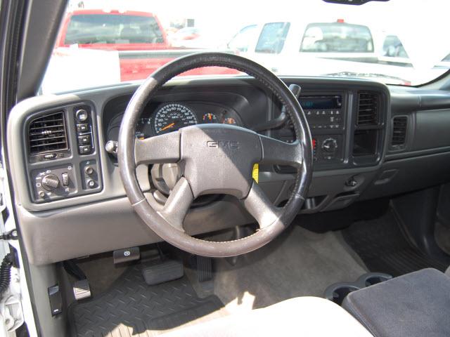GMC Sierra 2005 photo 2