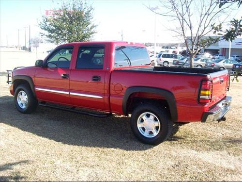 GMC Sierra 2005 photo 2