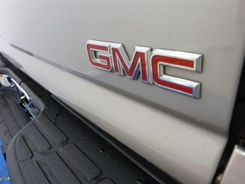 GMC Sierra 2005 photo 2