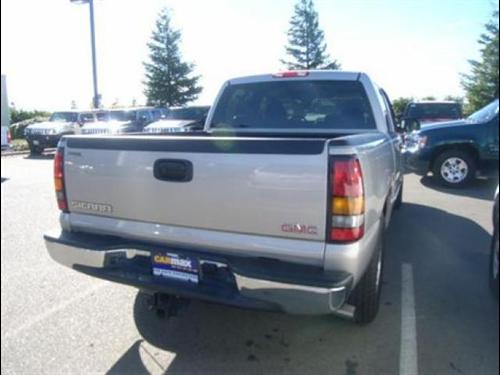 GMC Sierra 2005 photo 2