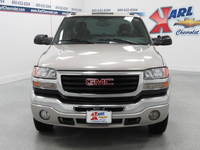 GMC Sierra 2005 photo 2