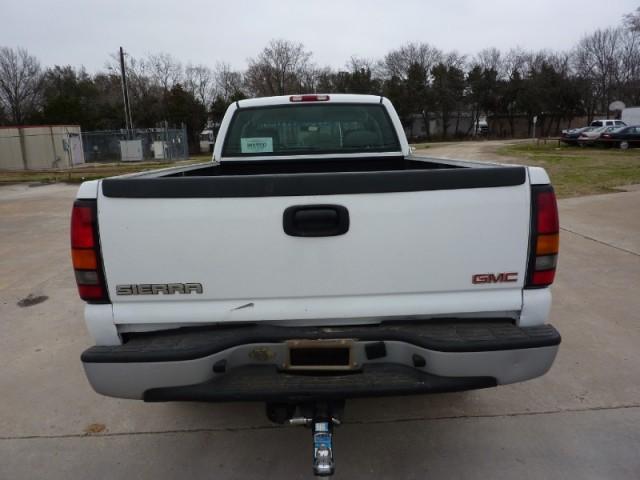 GMC Sierra 2005 photo 2