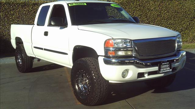 GMC Sierra 2005 photo 2