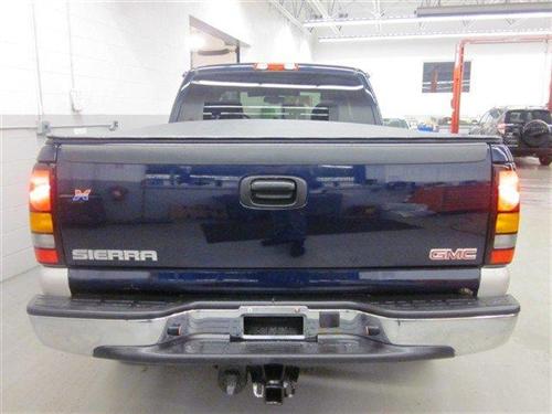 GMC Sierra 2005 photo 2