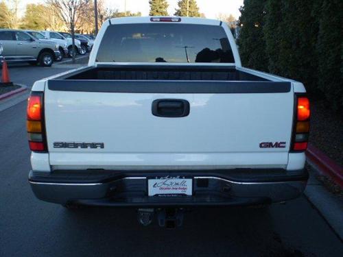 GMC Sierra 2005 photo 3