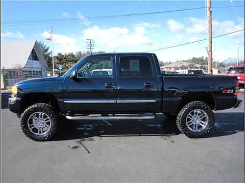 GMC Sierra 2005 photo 2