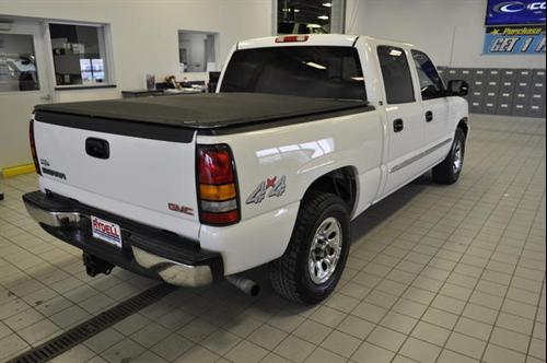 GMC Sierra 2005 photo 2