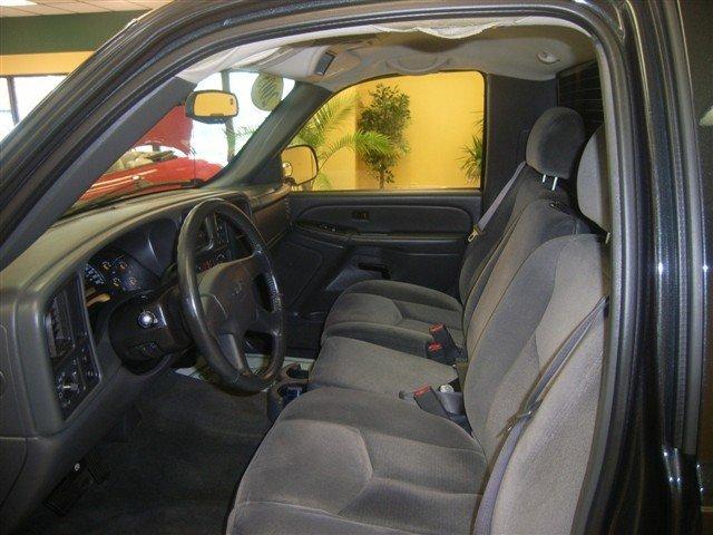 GMC Sierra 2005 photo 2