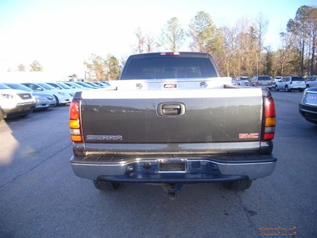GMC Sierra 2005 photo 2