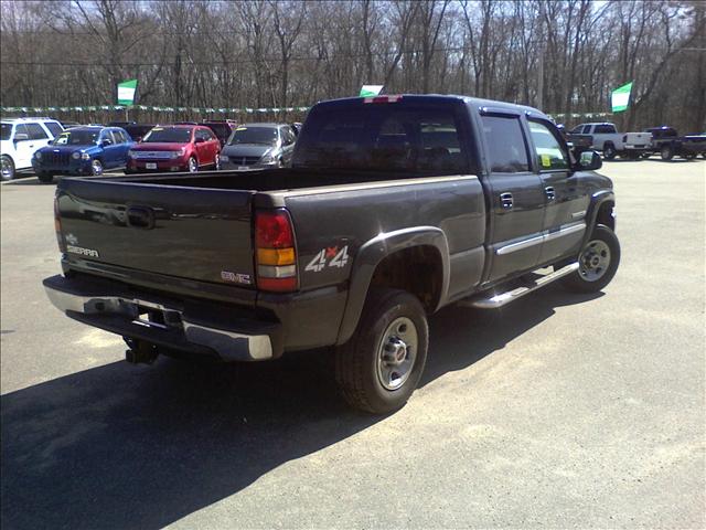 GMC Sierra 2005 photo 2