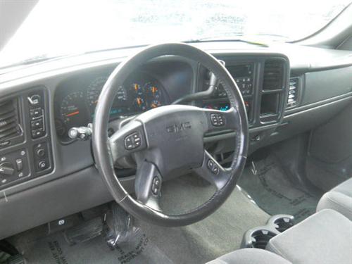 GMC Sierra 2005 photo 2