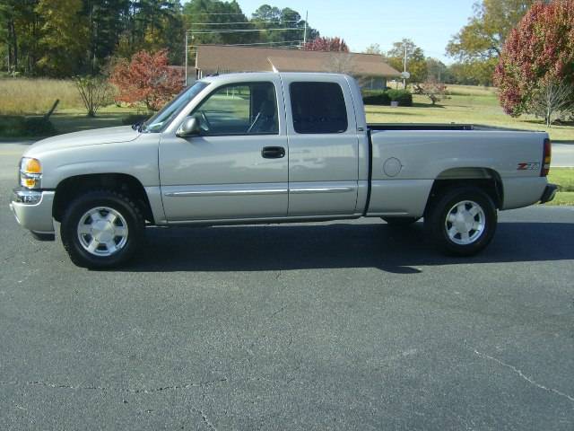 GMC Sierra 2005 photo 2