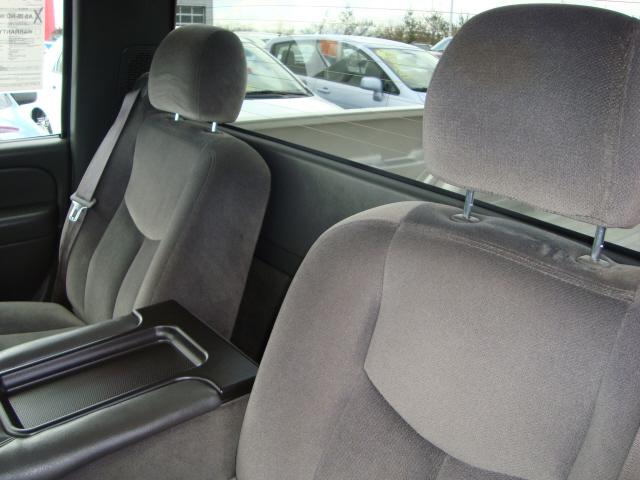 GMC Sierra 2005 photo 2