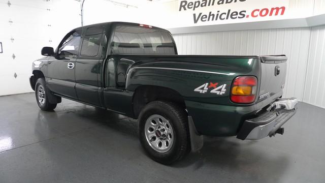 GMC Sierra 2005 photo 2