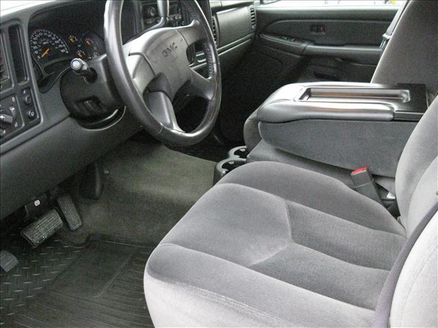 GMC Sierra 2005 photo 2