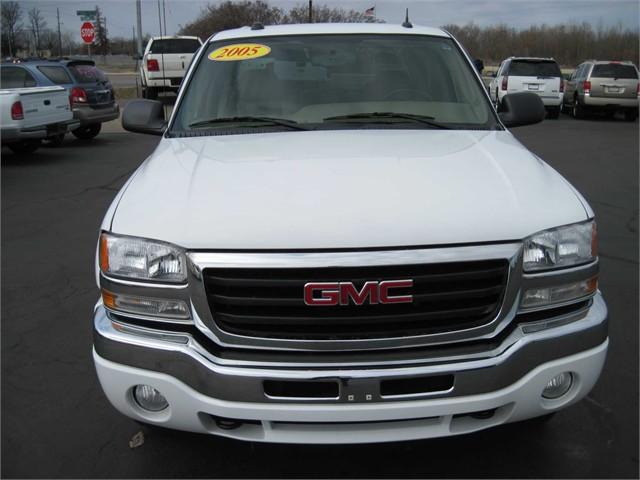 GMC Sierra 2005 photo 2