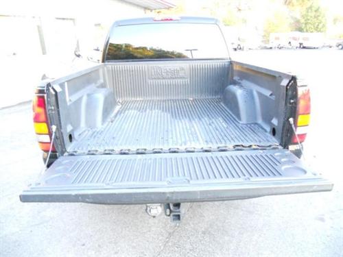 GMC Sierra 2005 photo 2