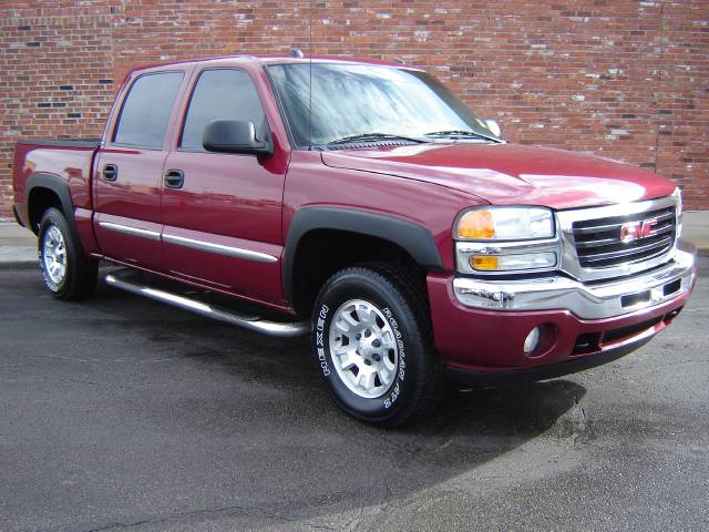 GMC Sierra 2005 photo 2
