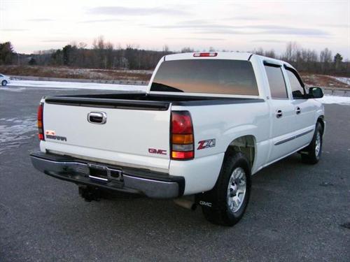 GMC Sierra 2005 photo 2