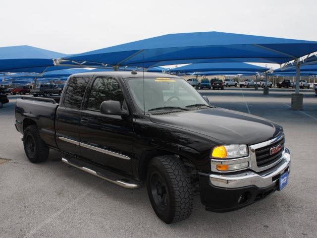 GMC Sierra 2005 photo 2