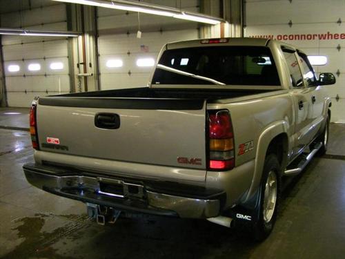 GMC Sierra 2005 photo 2