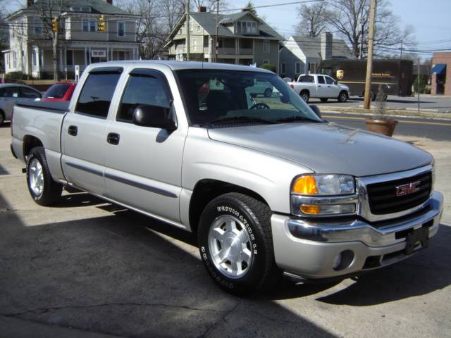 GMC Sierra 2006 photo 2