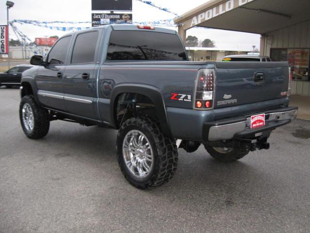 GMC Sierra 2006 photo 2