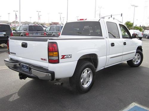 GMC Sierra 2006 photo 2