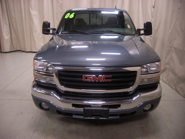 GMC Sierra 2006 photo 2