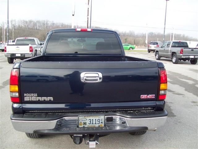 GMC Sierra 2006 photo 2