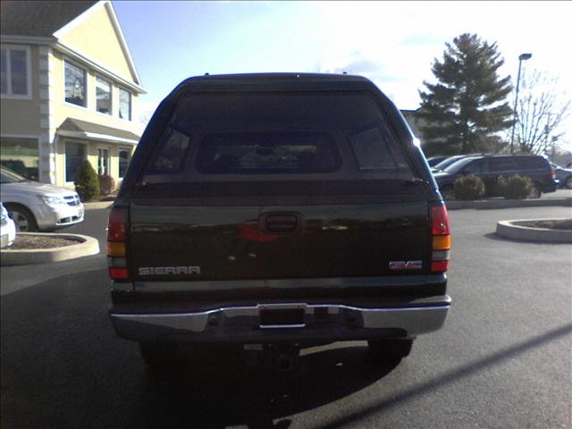 GMC Sierra 2006 photo 2