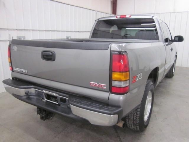 GMC Sierra 2006 photo 2