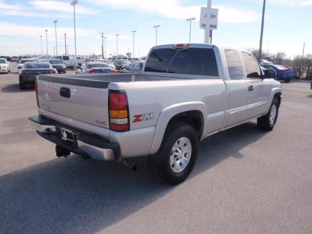 GMC Sierra 2006 photo 2
