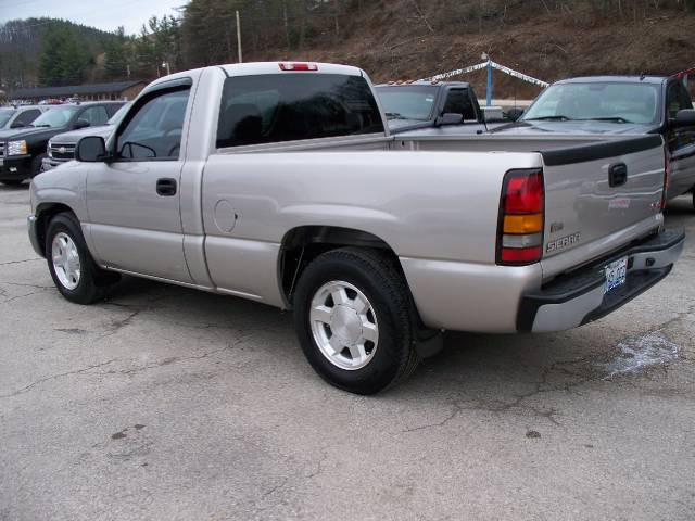 GMC Sierra 2006 photo 2