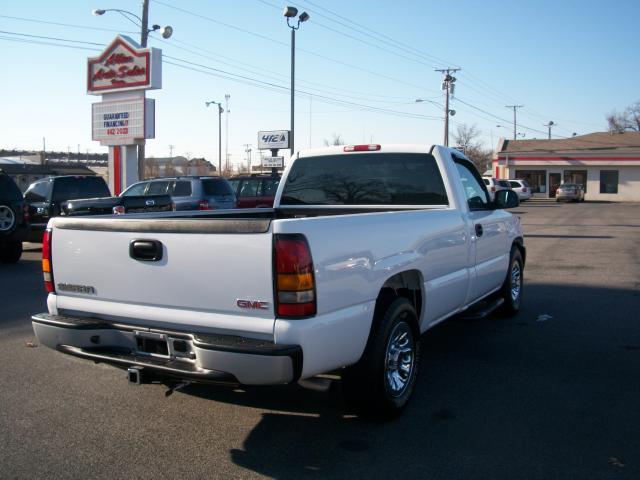 GMC Sierra 2006 photo 2