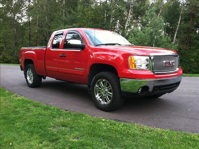 GMC Sierra V8 R-design Extended Cab Pickup