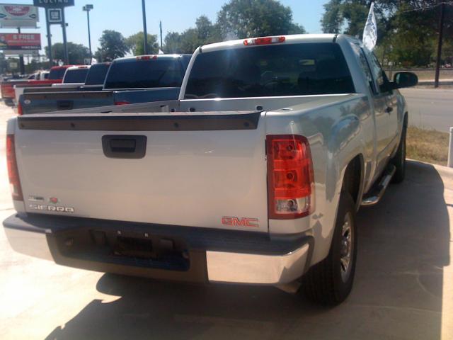 GMC Sierra 2011 photo 2