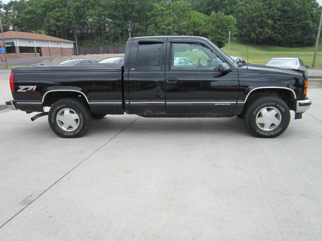 GMC Sierra 1500 4D Crew Cab Truck Pickup Truck