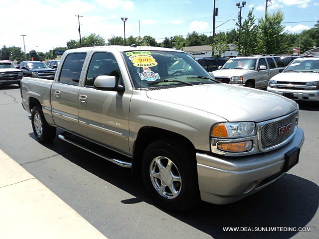 GMC Sierra 1500 4WD 4dr AT Pickup Truck