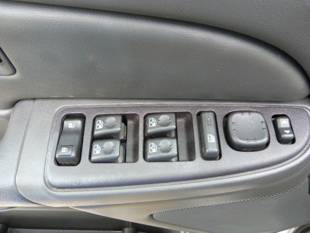 GMC Sierra 1500 Cloth Buckets Crew Cab Pickup