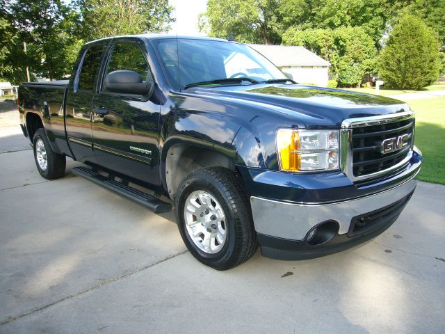 GMC Sierra 1500 SLT Reg. Cab 4x4 Pickup Truck