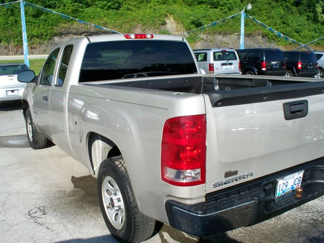 GMC Sierra 1500 2003 Mazda LX Pickup Truck