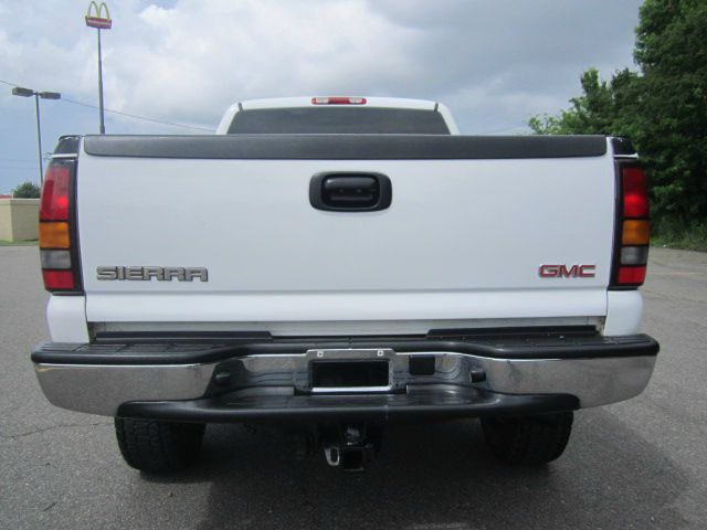 GMC Sierra 2500 2005 photo 4